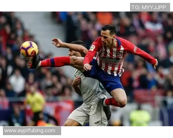 国际米兰与沙尔克04激战正酣谁能在欧战中笑到最后